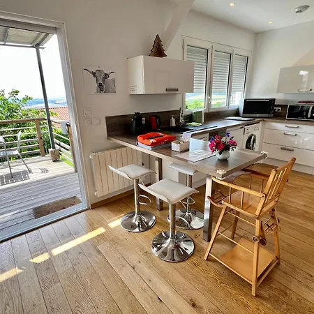 Casa de Férias Nid D'amour En Auvergne Avec Piscine