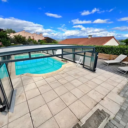 Casa de Férias Nid D'amour En Auvergne Avec Piscine