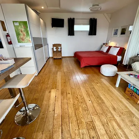 Holiday home Nid D'amour En Auvergne Avec Piscine