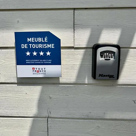 Nid D'amour En Auvergne Avec Piscine Casa de Férias Le Broc (Puy-de-Dome)