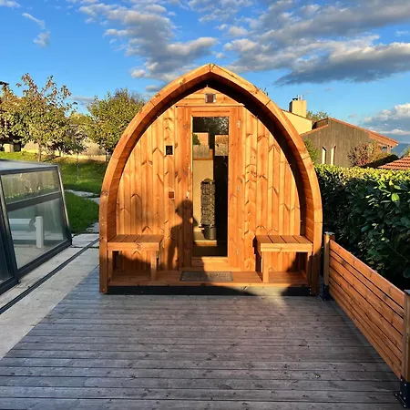 Casa de Férias Nid D'amour En Auvergne Avec Piscine *